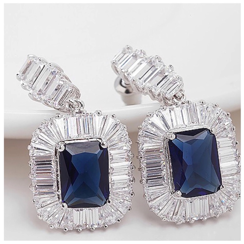 Swarovski Crystals Abriella Blue Earrings - Picture 5 of 6